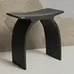 Banqueta Arc em Resina Preto Fosco