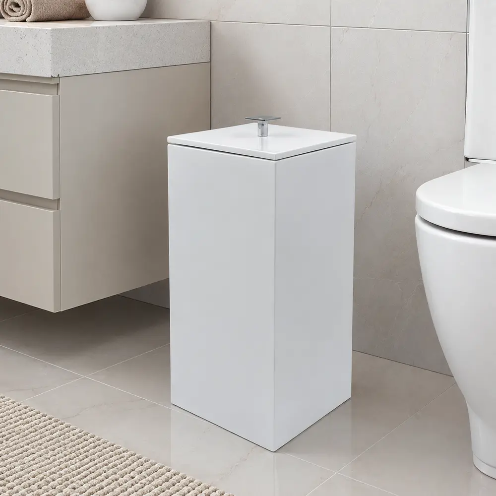 Lixeira Quadrada 5,5L em Resina Branco - Cromado