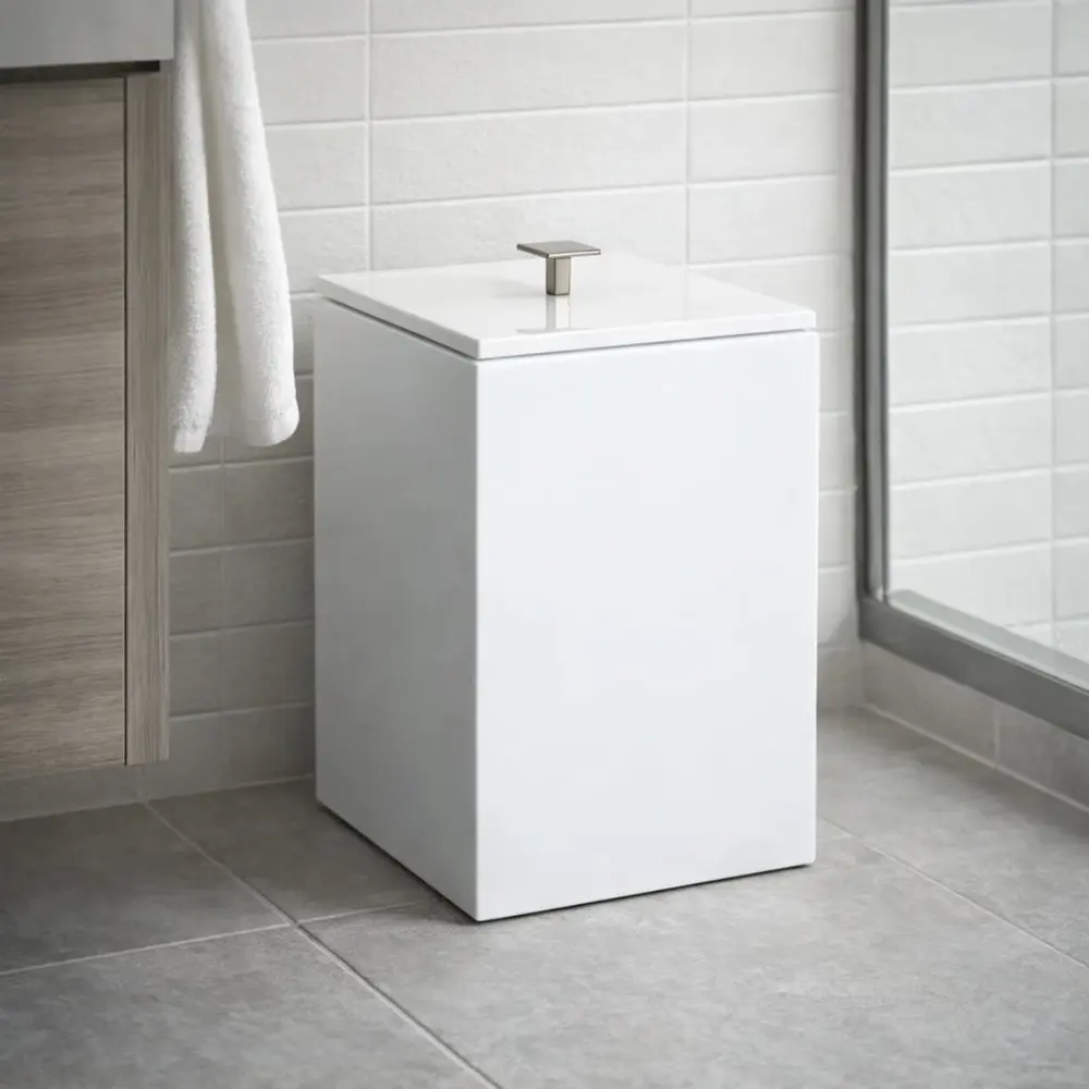 Lixeira Quadrada 5,5L em Resina Branco - Cromado