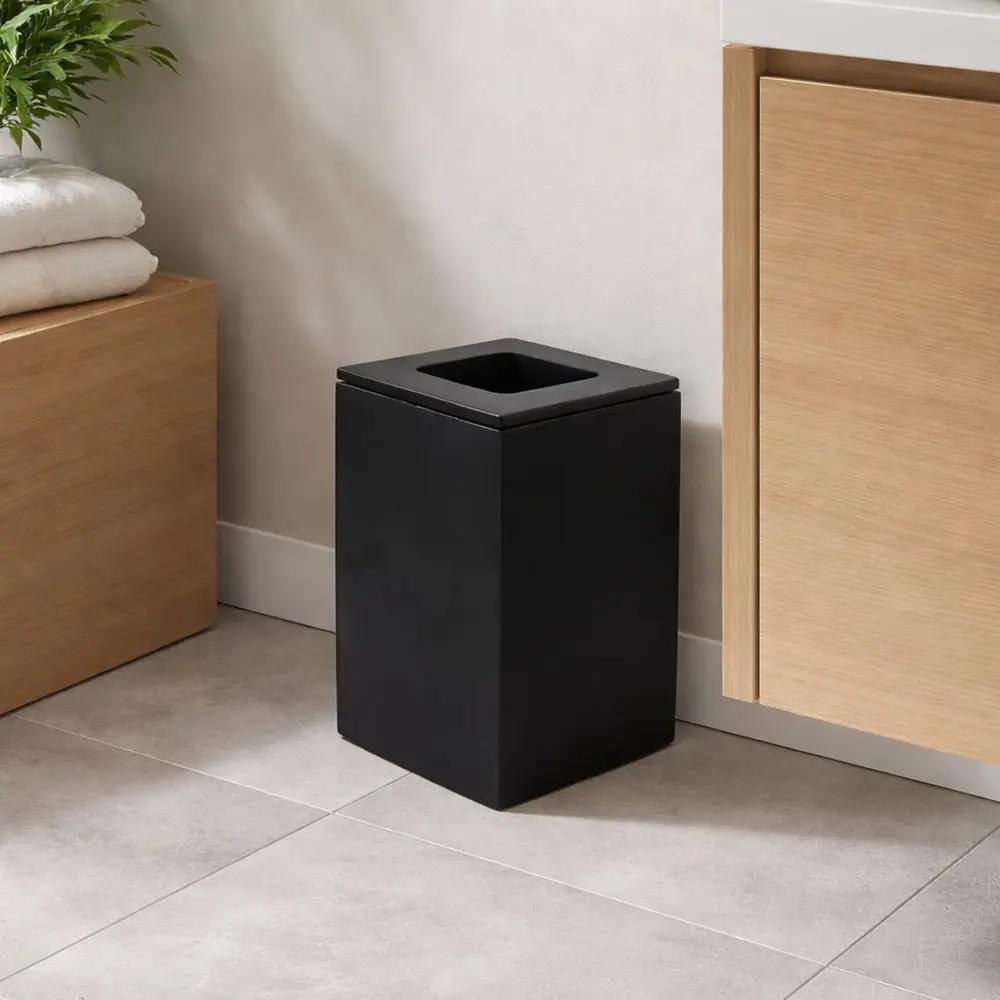 Lixeira Quadrada Vazada 5,5L em Resina Preto Fosco