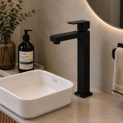 Monocomando de Mesa Bica Alta Fani Retta Preto Fosco 6877 BK330