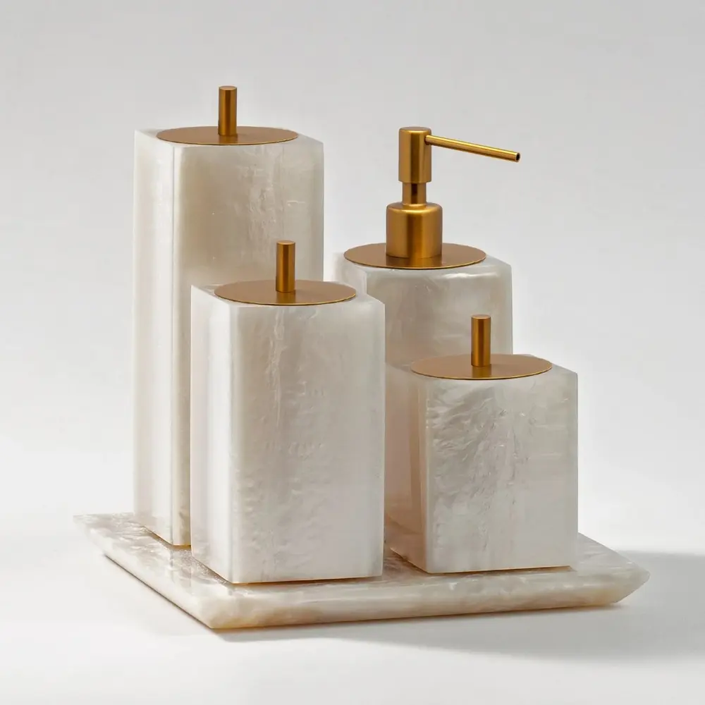 Conjunto Banheiro 4 Peças em Resina Madreperola - Ouro Escovado