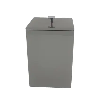 Lixeira Quadrada 5,5L em Resina Cinza Claro Fosco - Cromado